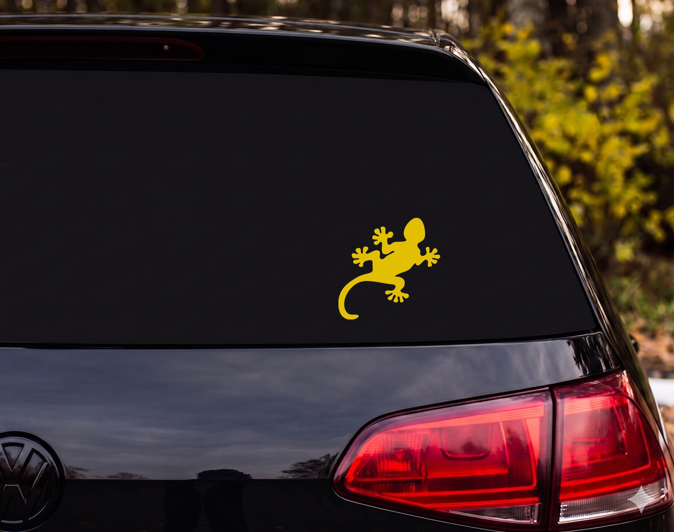Gecko Lizard Silhouette Diagonal Spread Legs Curled Tail Vinyl Decal Sticker - Yellow